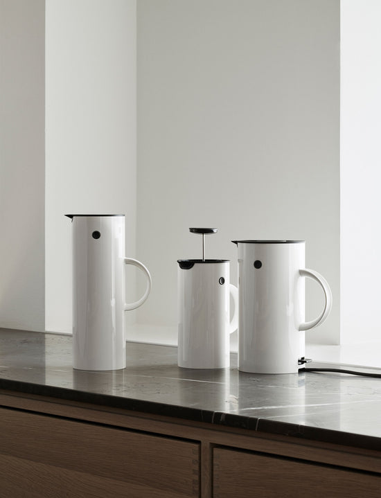 Köp EM77 Water Filter Jug 2 L - Smoke från Stelton